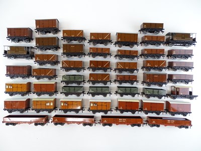 Lot 444 - A large quantity of unboxed HORNBY DUBLO...