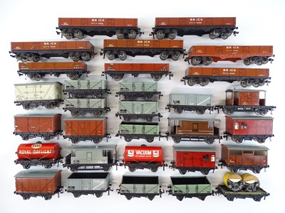 Lot 448 - A large quantity of unboxed HORNBY DUBLO...