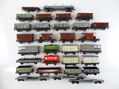 Lot 468 - A quantity of unboxed HORNBY DUBLO 3-rail...