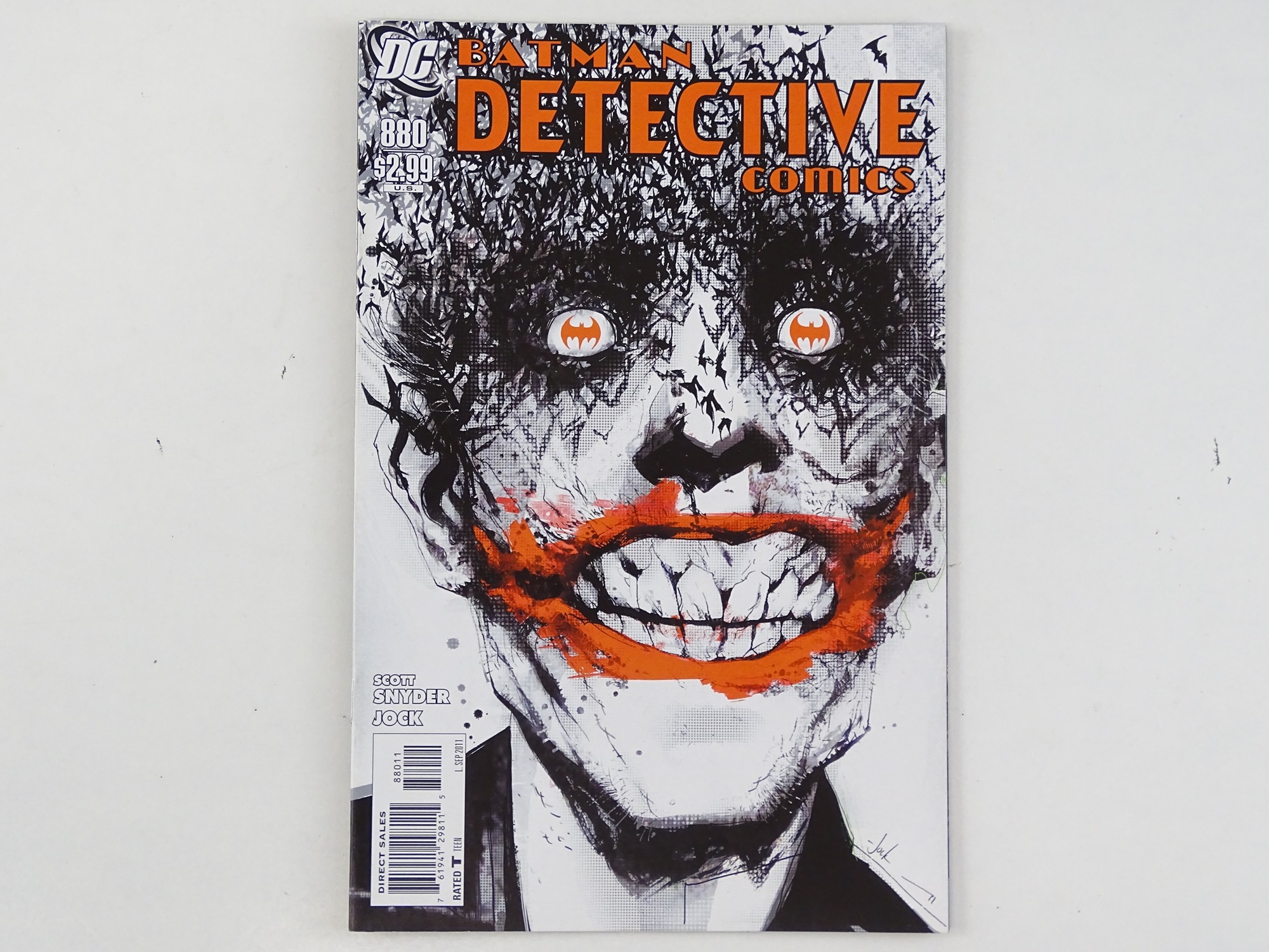 Lot 570 - DETECTIVE COMICS: BATMAN #880 - (2011 - DC) -