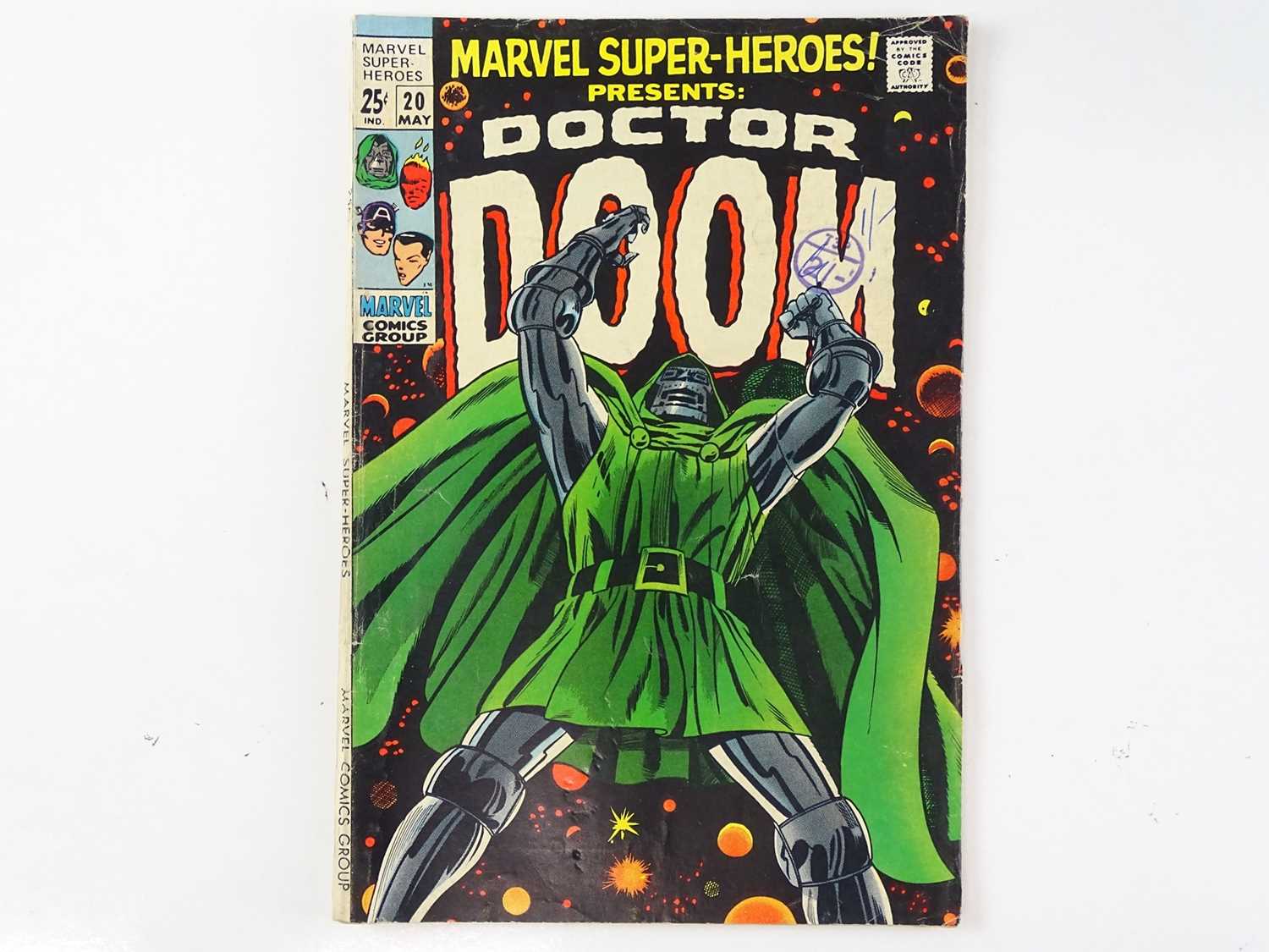 Lot 614 - MARVEL SUPER-HEROES PRESENTS: DOCTOR DOOM #20 -...
