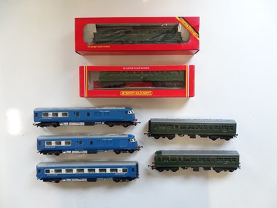 Lot 498 - An unboxed HORNBY 3-car diesel railcar...