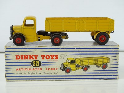 Lot 171 - A DINKY Toys 921 Bedford Articulated Lorry -...