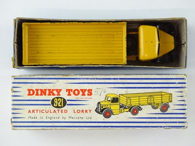 Lot 171 - A DINKY Toys 921 Bedford Articulated Lorry -...