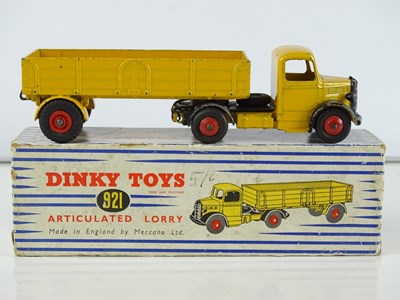 Lot 171 - A DINKY Toys 921 Bedford Articulated Lorry -...