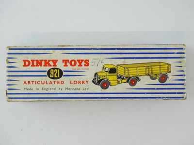 Lot 171 - A DINKY Toys 921 Bedford Articulated Lorry -...