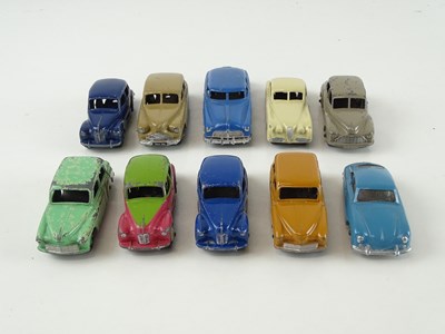 Lot 181 - A group of early DINKY cars comprising 40d x2,...