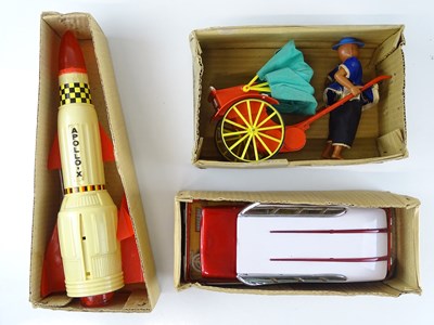 Lot 199 - A group of plastic and tinplate battery...