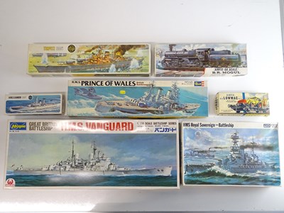 Lot 200 - A group of unbuilt plastic kits - mostly of...