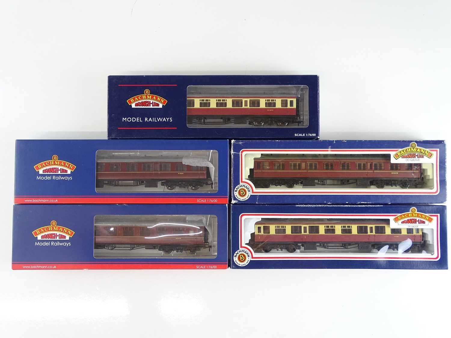 Lot 505 - A group of BACHMANN Collett passenger coaches...