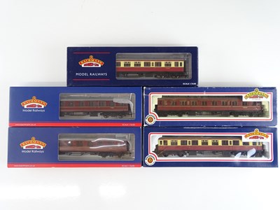 Lot 505 - A group of BACHMANN Collett passenger coaches...