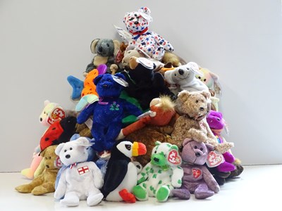 Lot 209 - A large quantity of TY BEANIE BABIES (approx 6"...