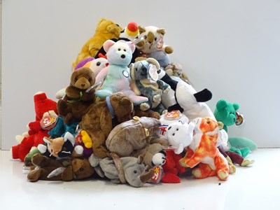 Lot 211 - A large quantity of TY BEANIE BABIES (approx 6"...