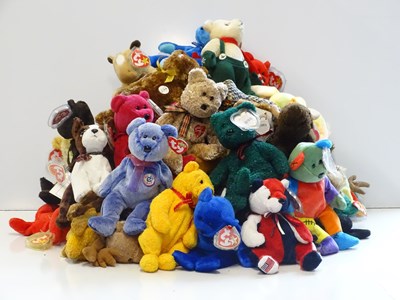 Lot 215 - A large quantity of TY BEANIE BABIES (approx 6"...