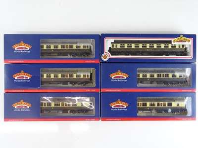 Lot 506 - A group of BACHMANN Collett passenger coaches...