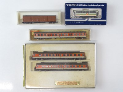 Lot 233 - A FLEISCHMANN N Gauge 7430/7432 3-car DMU in...