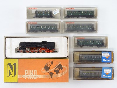 Lot 239 - A group of German outline N gauge rolling...