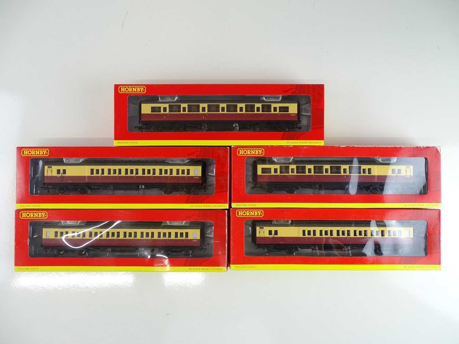 Lot 509 - A group of HORNBY Maunsell passenger coaches...