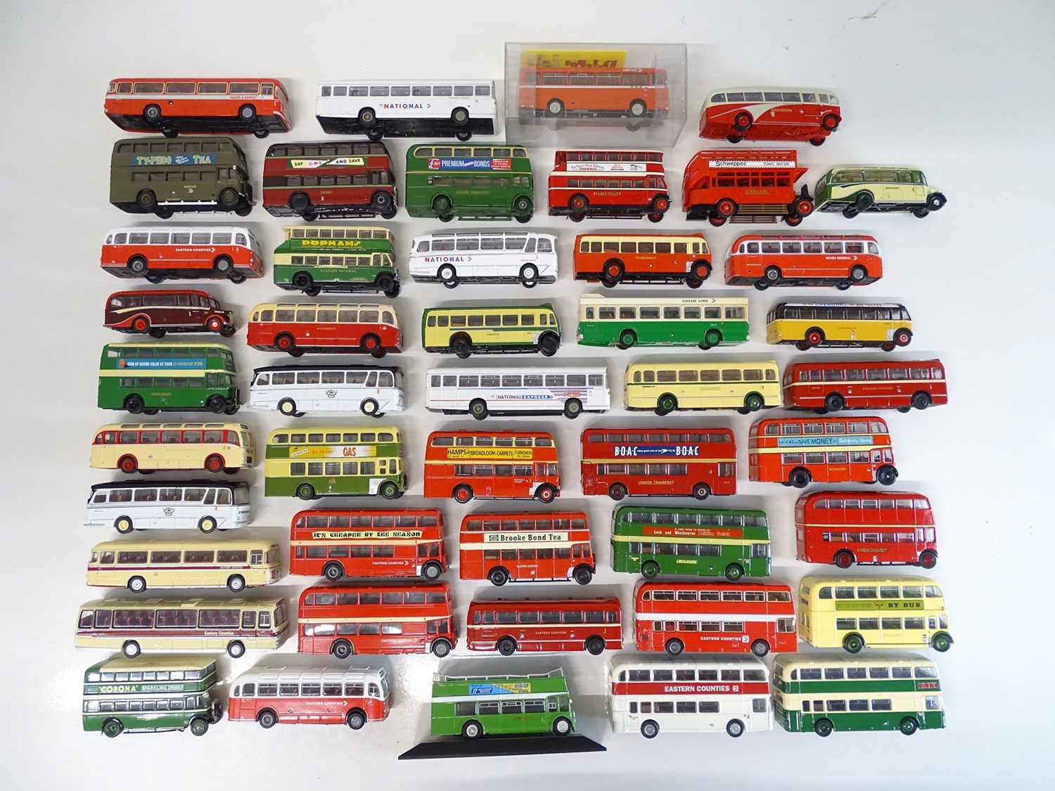 Lot 26 - A large quantity of unboxed 1:76 scale buses...