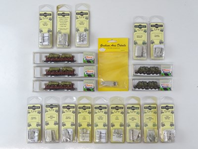 Lot 263 - A group of N Gauge ROCO MINITANKS limited...