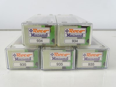 Lot 263 - A group of N Gauge ROCO MINITANKS limited...