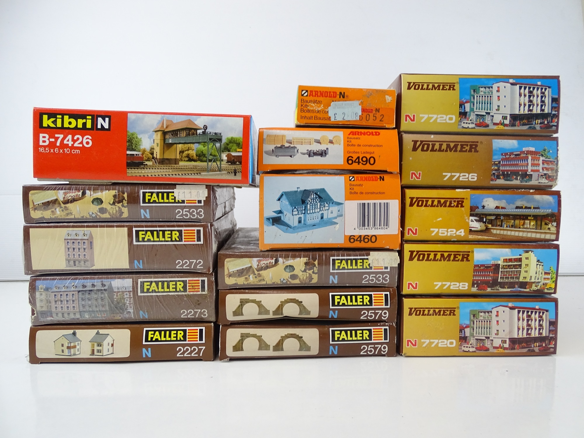 Lot 266 A group of unbuilt European outline N gauge