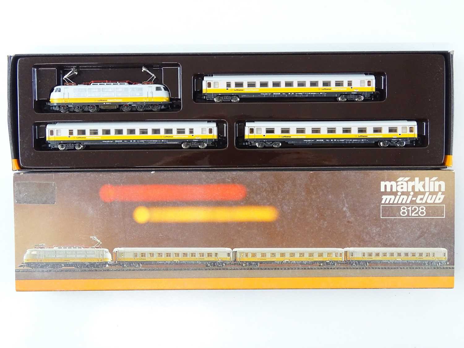 Lot 283 - A MARKLIN Z Gauge German Outline 8128