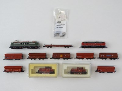 Lot 292 - A mixed group of MARKLIN Z Gauge rolling stock...