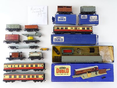 Lot 373 - A group of HORNBY DUBLO rolling stock,...