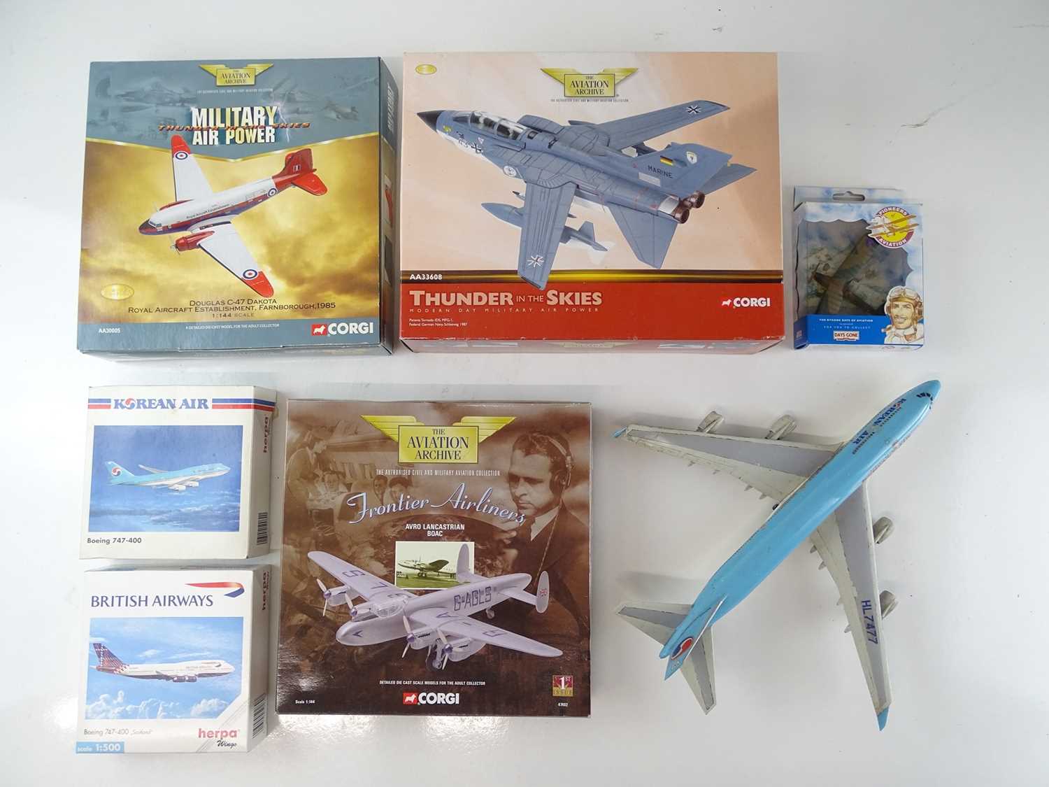 Lot 39 - A mixed group of aircraft models in various...