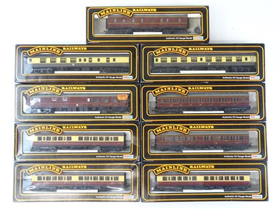 Lot 390 - A group of MAINLINE passenger coaches in...