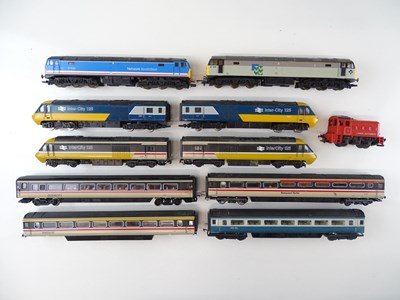 Lot 391 - A group of mainly modern image rolling stock...