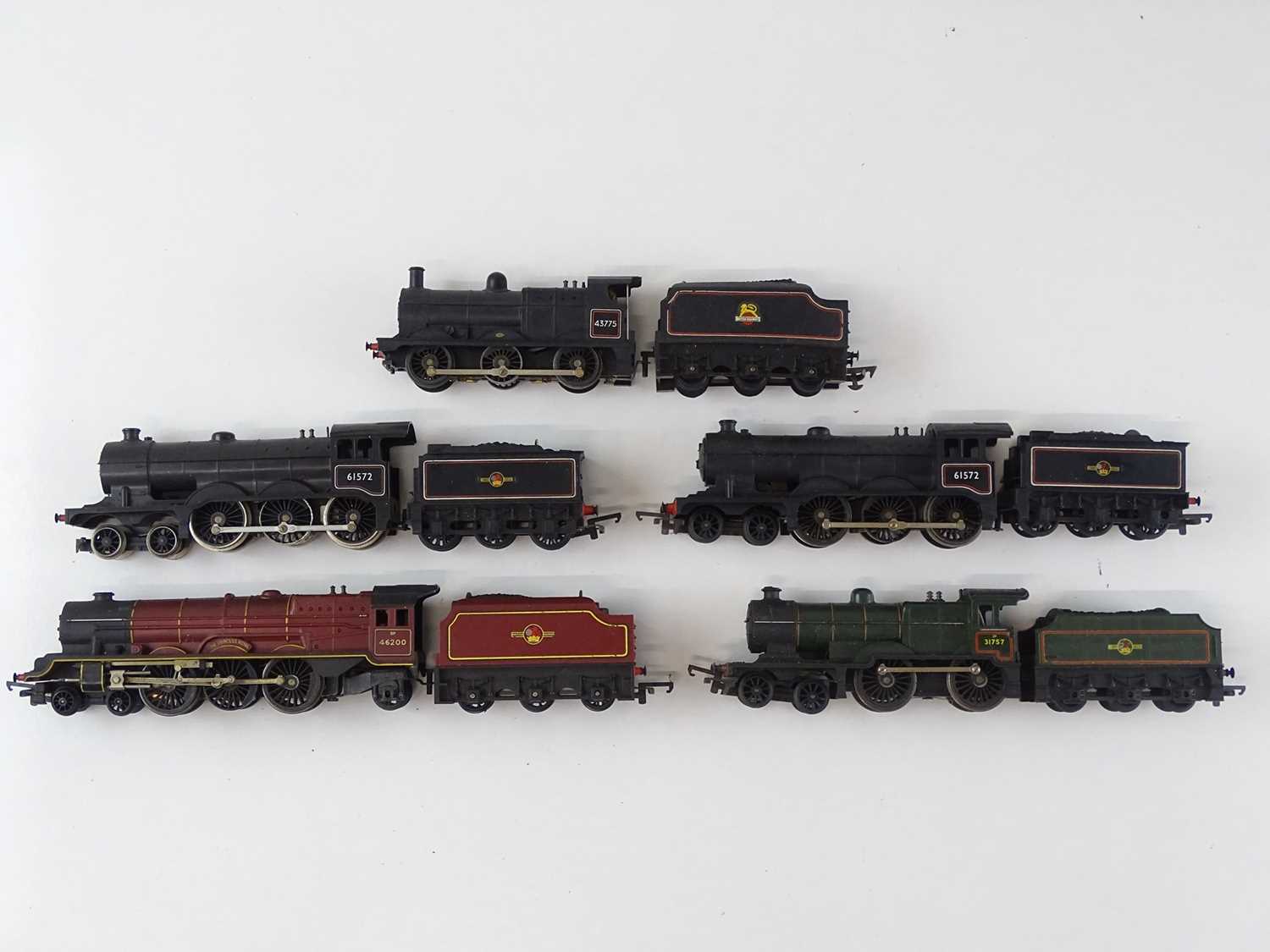 Lot 407 - A group of unboxed TRI-ANG / HORNBY steam...