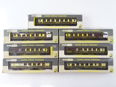 Lot 413 - A group of WRENN Pullman coaches - all in...