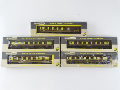 Lot 414 - A group of WRENN Pullman coaches - all in...