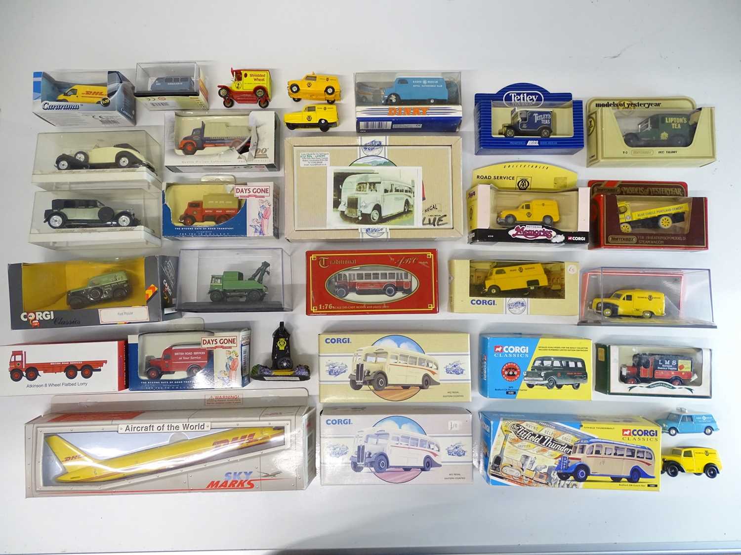 Lot 42 - A mixed group of diecast cars, vans and buses...