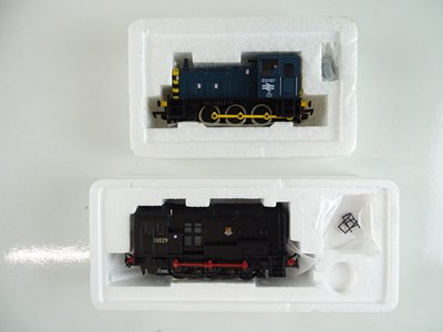 Lot 530 - A pair of BACHMANN diesel shunting locomotives...