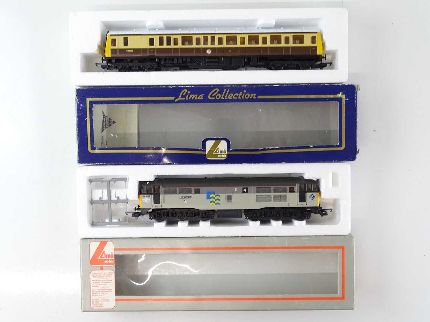 Lot 461 - A LIMA class 121 diesel railcar in brown/cream...