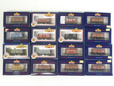 Lot 465 - A mixed group of boxed wagons by BACHMANN - VG...