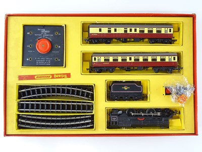 Lot 525 - A TRI-ANG R3A Express passenger train set - G...