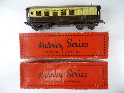 Lot 562 - A group of HORNBY Series O Gauge Number 2...