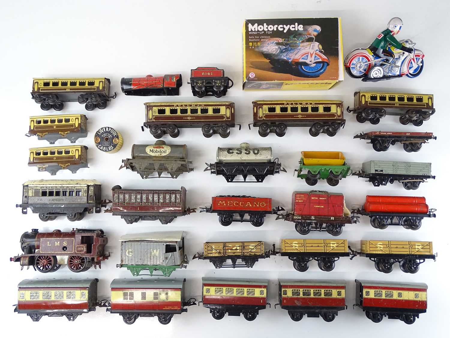 Lot 583 - A large quantity of O Gauge locos and rolling...