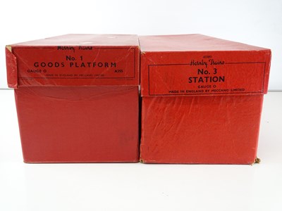 Lot 589 - A pair of HORNBY Series O Gauge tinplate...
