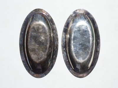 Lot 125 - A pair of 'bonbon' silver plate dishes (8" x 4....