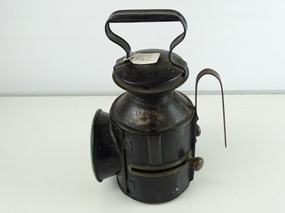 Lot 154 - A Great Eastern Railway oil lamp