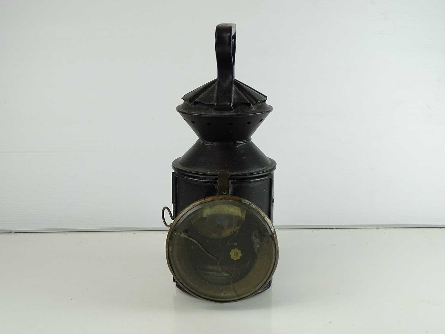 Lot 155 - A North British Railways hand lamp