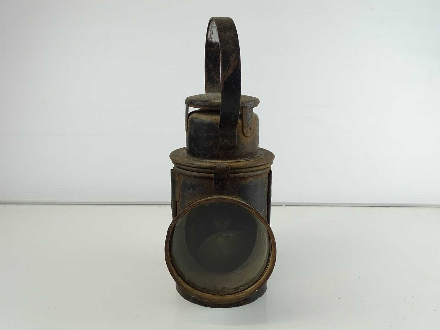 Lot 159 - An LMS railway hand lamp