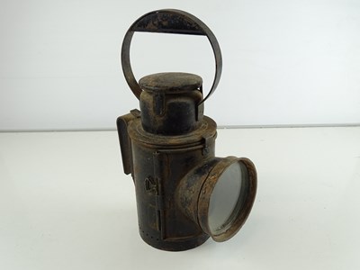 Lot 159 - An LMS railway hand lamp