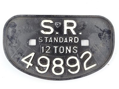 Lot 169 - A Southern Railway cast iron wagon plate