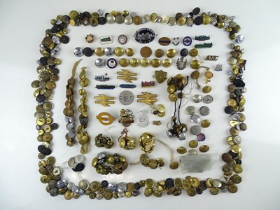 Lot 173 - A large quantity of buttons, badges, cap...